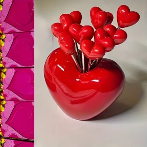 Un ensemble de fourchettes à dessert en acier inoxydable en forme de cœur