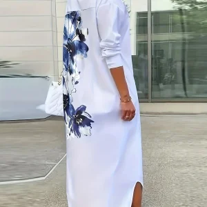 Une robe chemise décontractée à imprimé floral pour femme